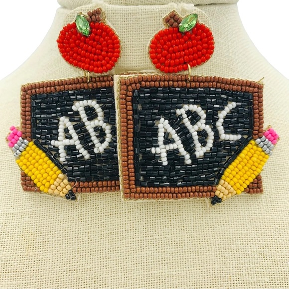 🎁 A Holiday Gift for My Teacher Seed bead Earrings 🎄 - Picture 2 of 3